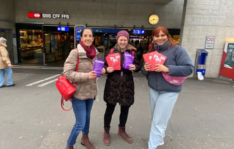 Rechte und Schutz statt Blumen - 8. März Tag der Frau Flyeraktion SP Zug